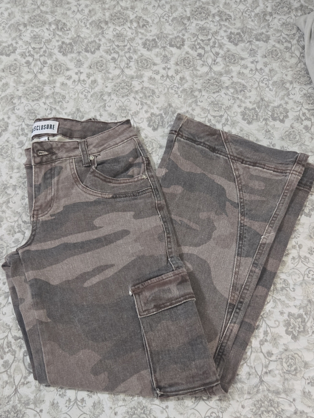 Straight Leg Women’s Jeans in Brown Camouflage